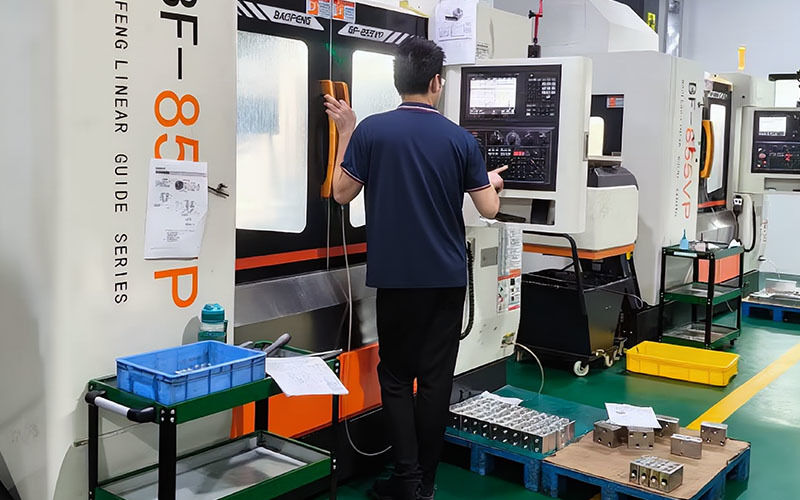 Dongguan Zhongwei Metal Products Co., Ltd ligne de production du fabricant