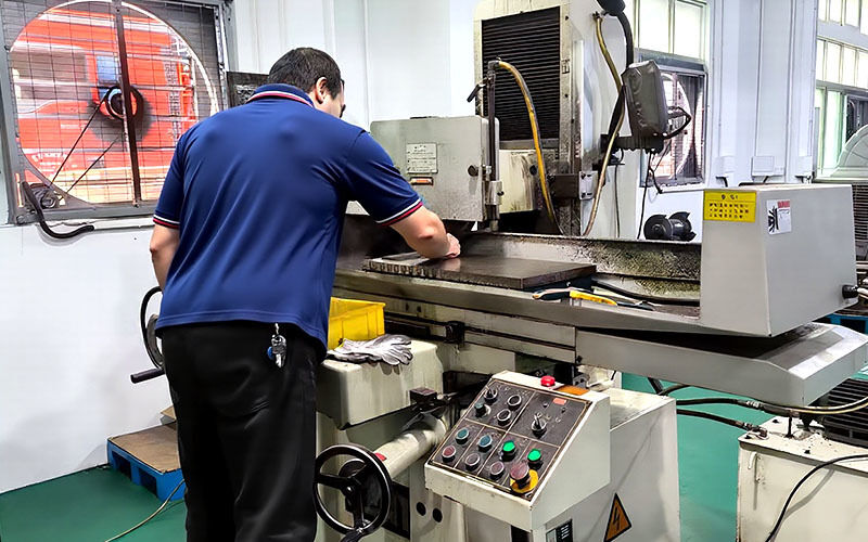 Dongguan Zhongwei Metal Products Co., Ltd ligne de production du fabricant