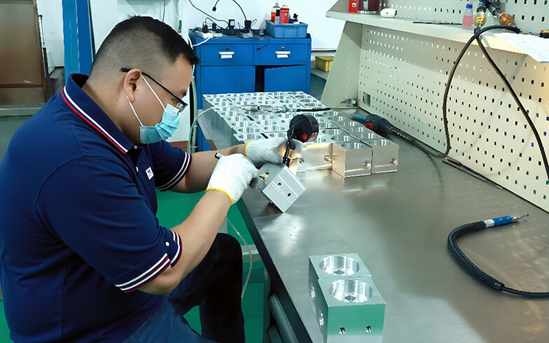 Dongguan Zhongwei Metal Products Co., Ltd ligne de production du fabricant